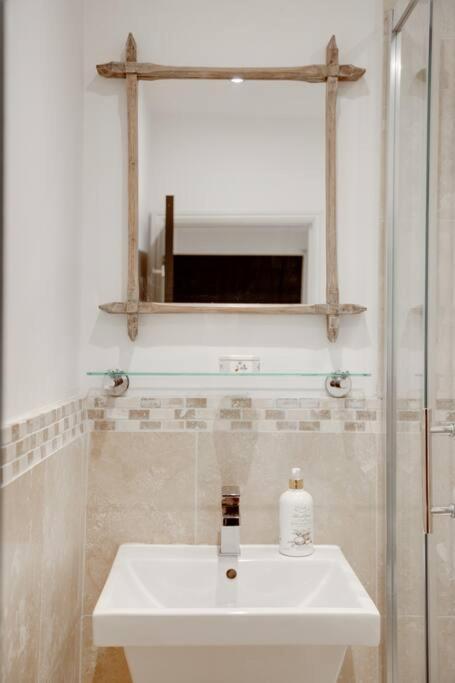 Princes Villa - Large Fully Self Contained Flat, 5 Minutes From The Sea Hastings Buitenkant foto