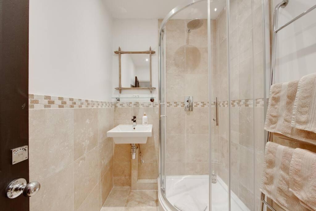 Princes Villa - Large Fully Self Contained Flat, 5 Minutes From The Sea Hastings Buitenkant foto